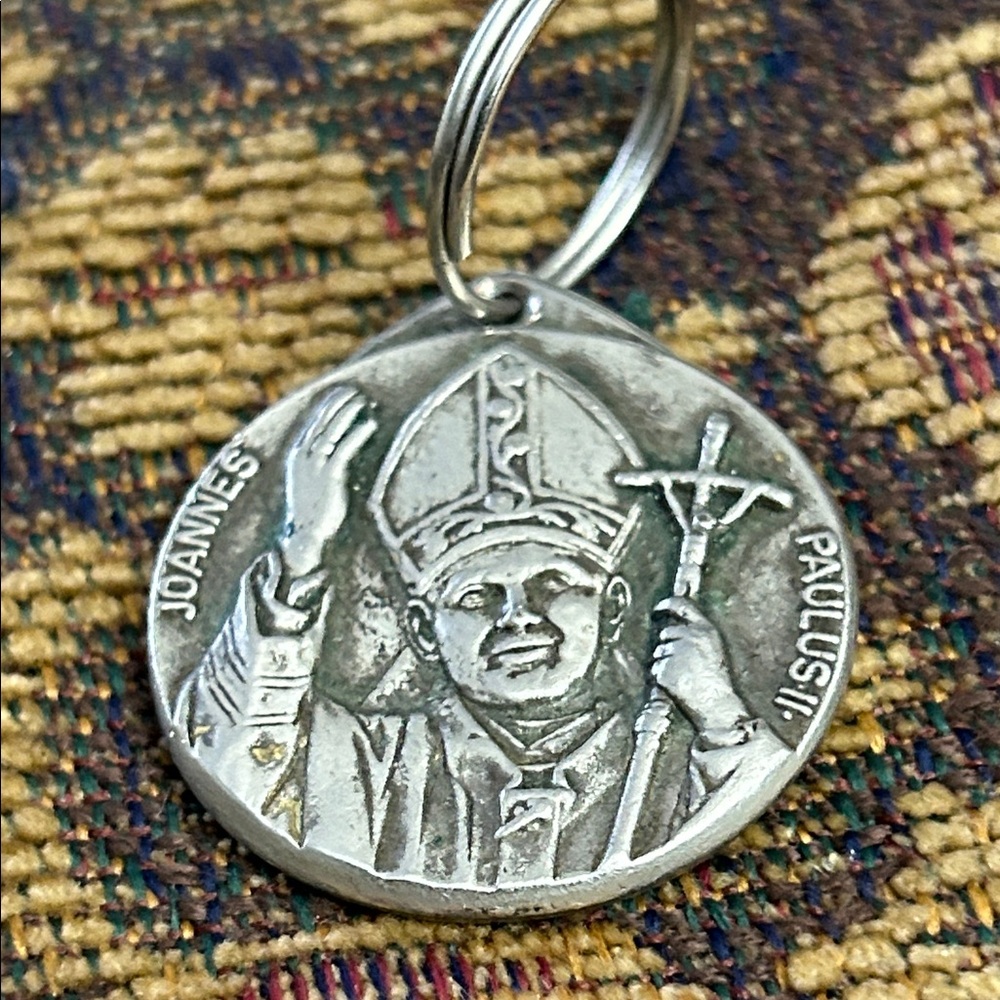 pope john paul II.   Roma Italy medallion key ring
